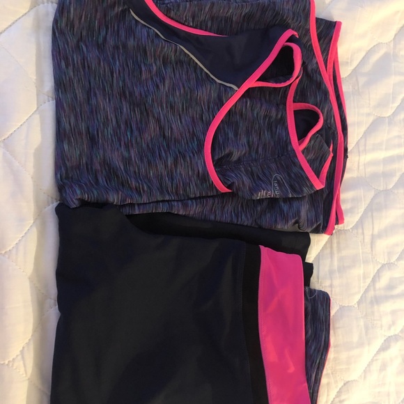 Mid calf yoga pants with matching top - Picture 6 of 6